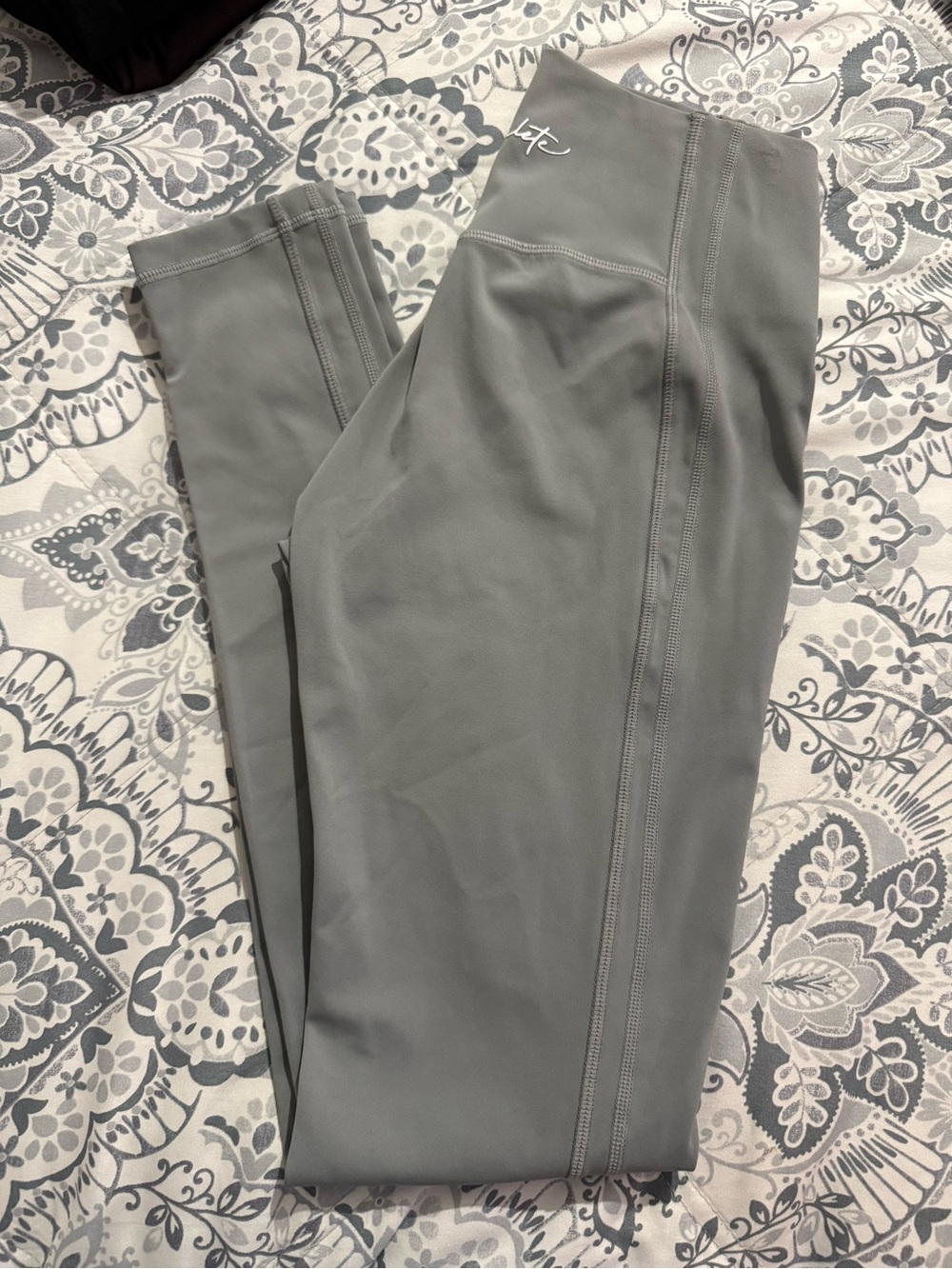 Alphalete Light Gray Performance Leggings